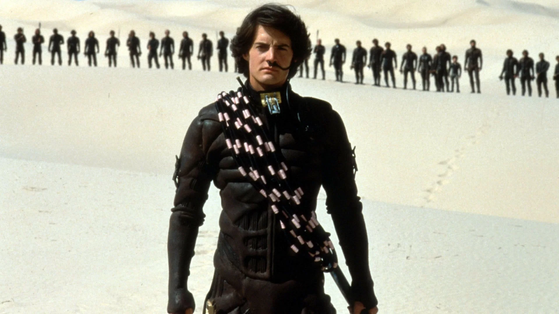 Paul Atredes stands before his army in Dune.